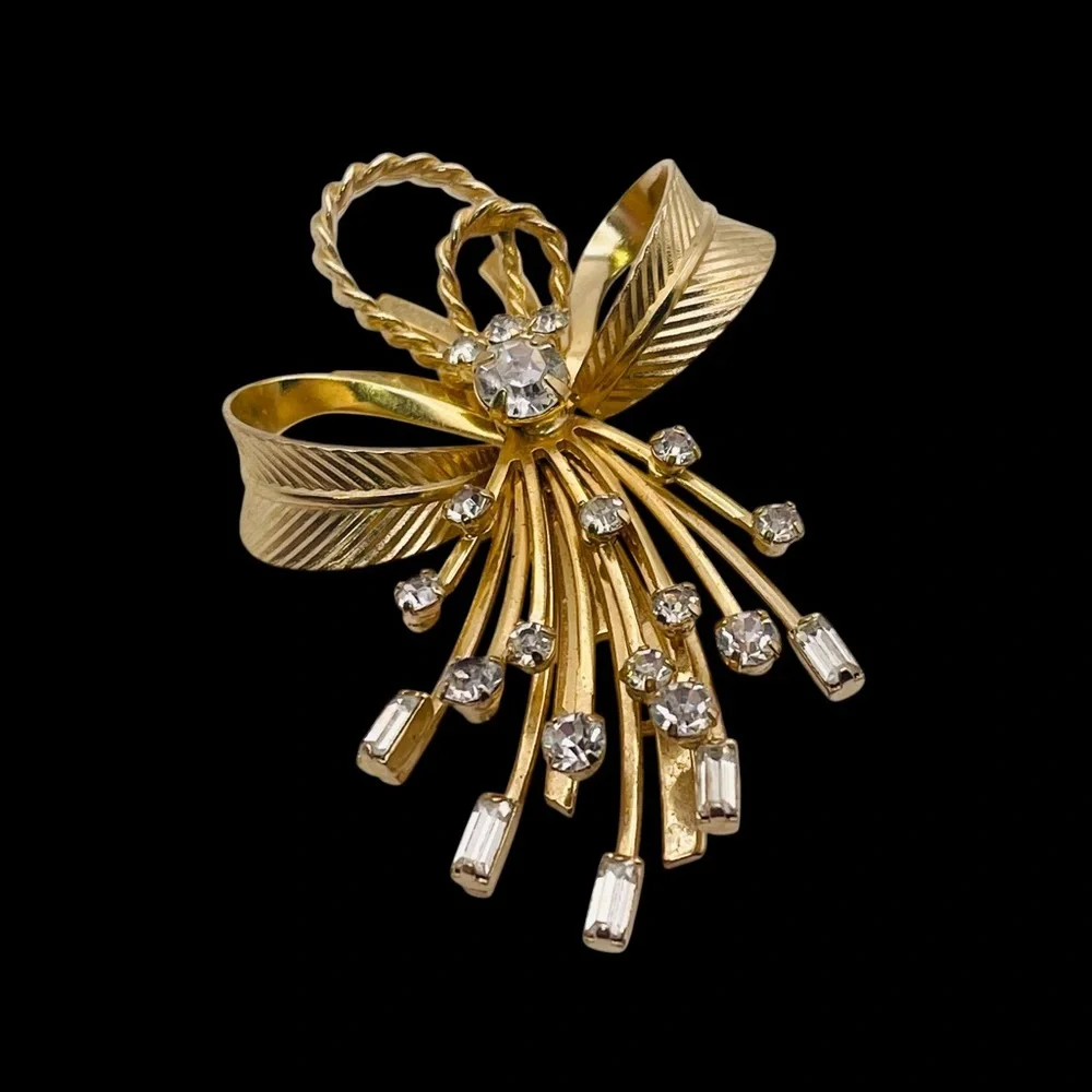 Dazzling Vintage Sarah Coventry Rhinestone Spray and Bow Brooch Estate Piece